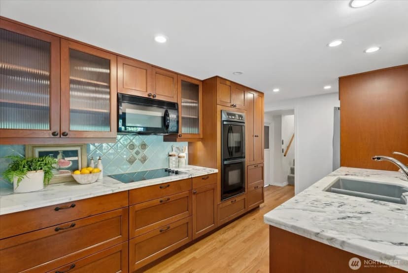 Property photo for 12116 Shorewood Drive Sw, Burien photo 13