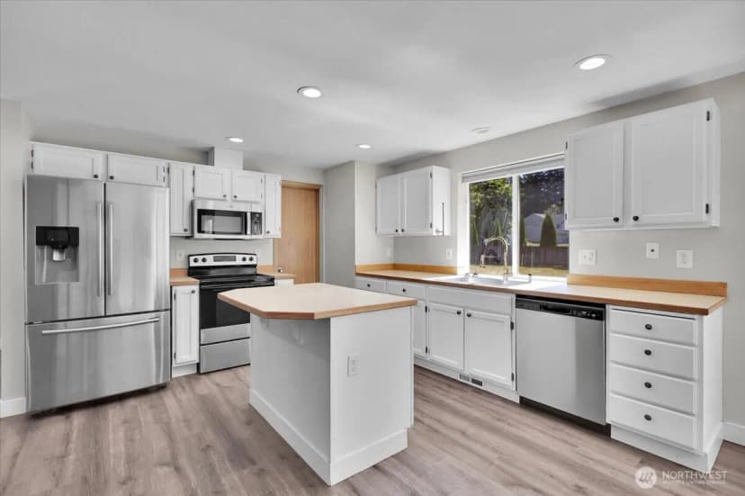 Property photo for 814 291st Street E, Roy photo 11