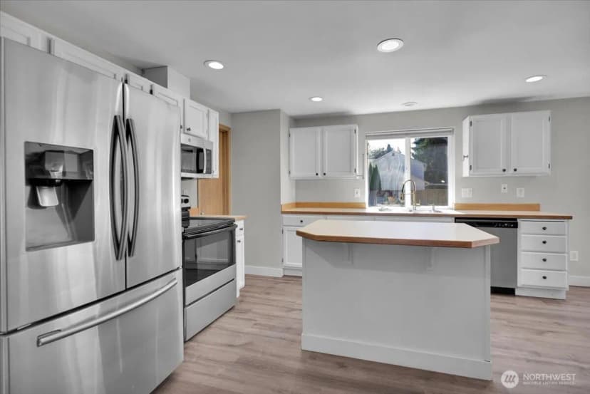 Property photo for 814 291st Street E, Roy photo 12