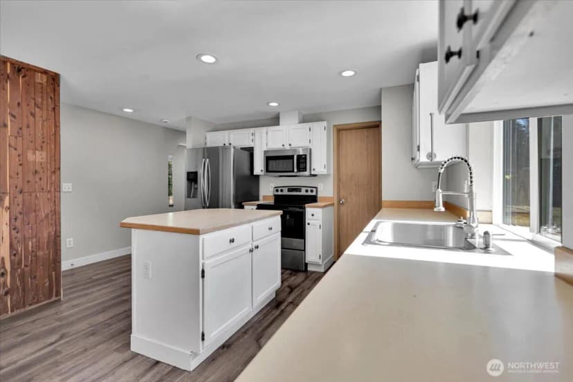 Property photo for 814 291st Street E, Roy photo 10