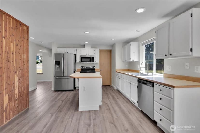 Property photo for 814 291st Street E, Roy photo 9