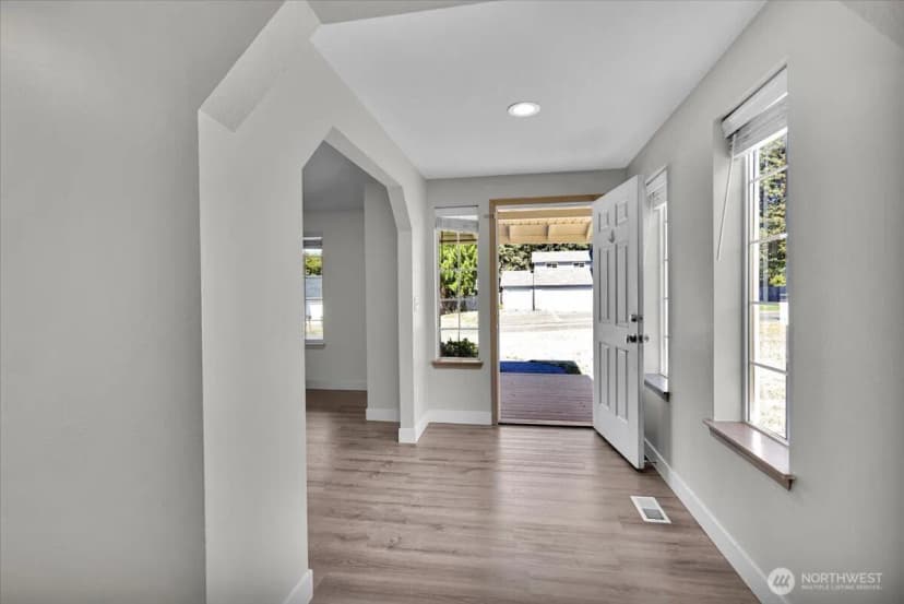 Property photo for 814 291st Street E, Roy photo 4