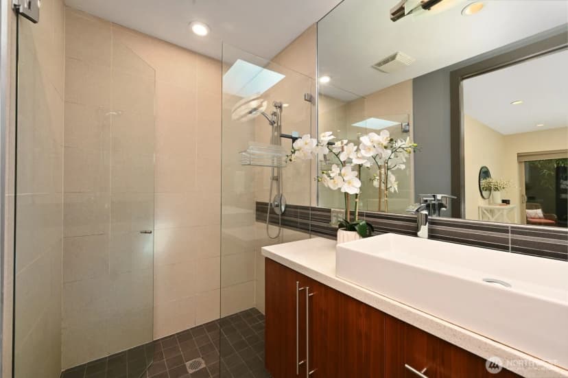 Property photo for 8218 2nd Avenue Ne ##b, Seattle photo 19
