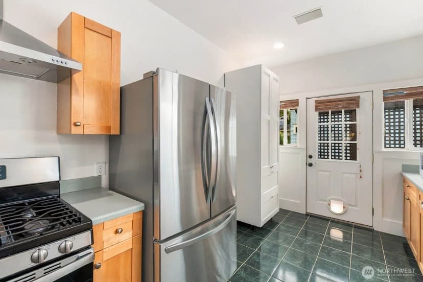 Property photo for 3005 E Union Street, Seattle photo 9