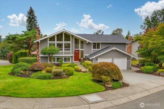 Property photo for 10503 158th Avenue Ne, Redmond photo 2