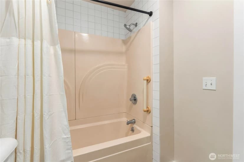 Property photo for 730 N 100th Street, Seattle photo 2