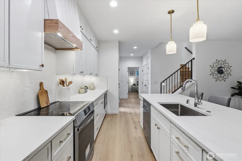 Property photo for 13351 25th Avenue Ne, Seattle photo 6