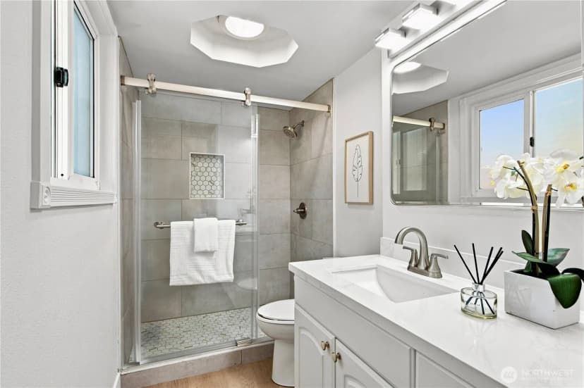 Property photo for 17219 Ne 16th Place, Bellevue photo 15