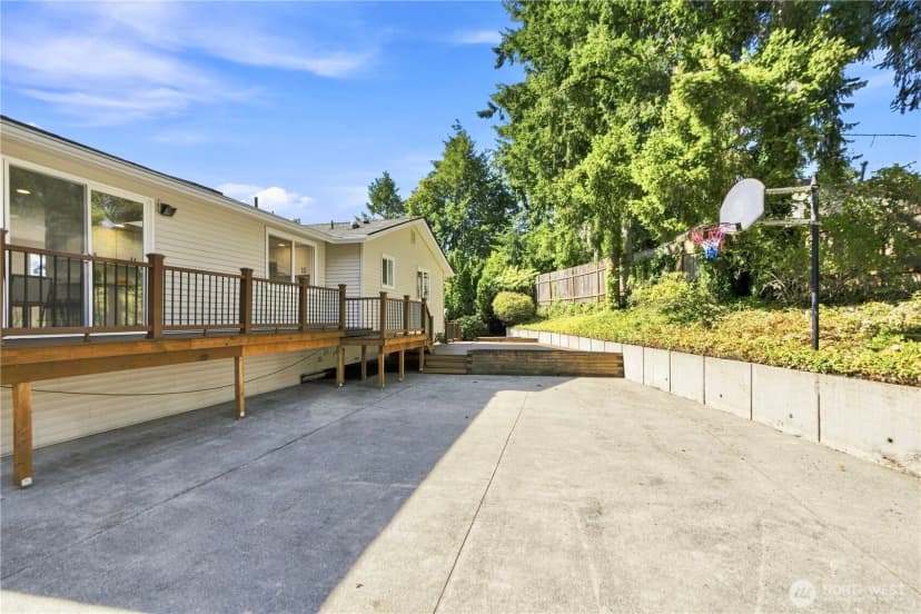 Property photo for 17219 Ne 16th Place, Bellevue photo 28