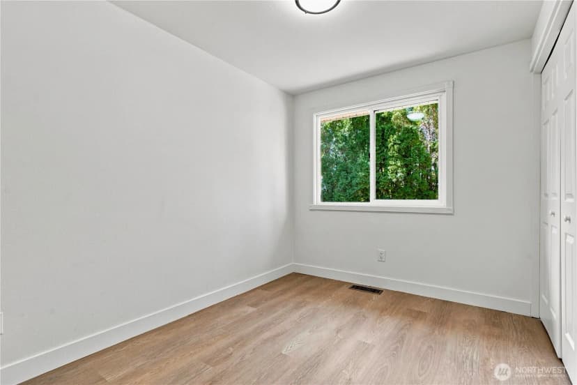 Property photo for 17219 Ne 16th Place, Bellevue photo 17