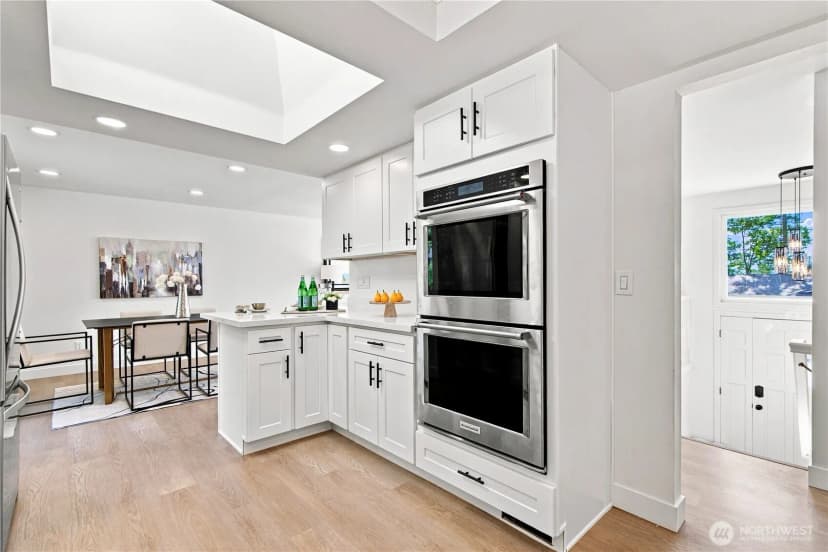 Property photo for 17219 Ne 16th Place, Bellevue photo 4
