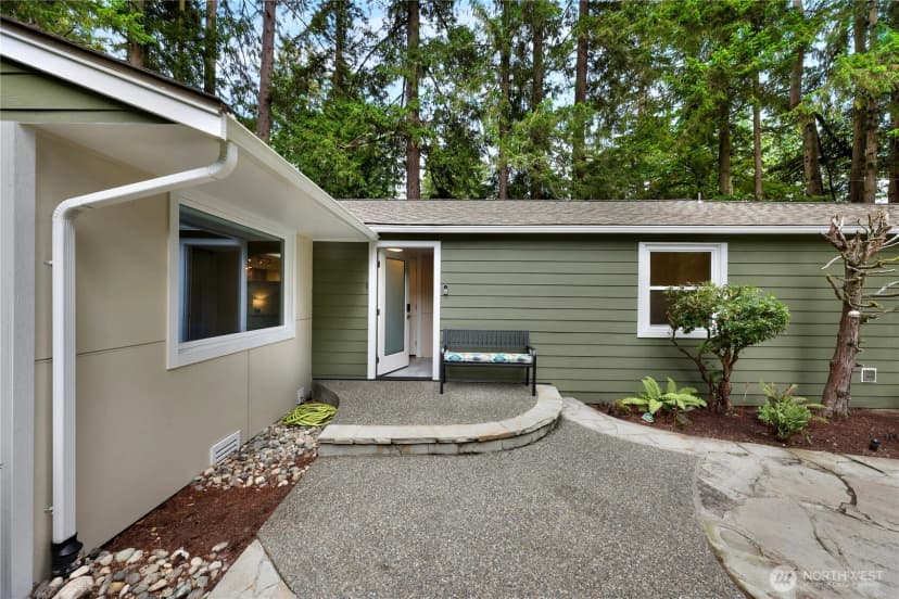 Property photo for 18934 Forest Park Drive Ne, Lake Forest Park photo 3