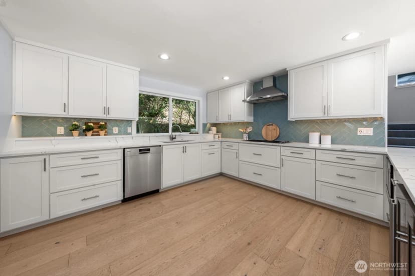Property photo for 4830 88th Place Se, Mercer Island photo 8