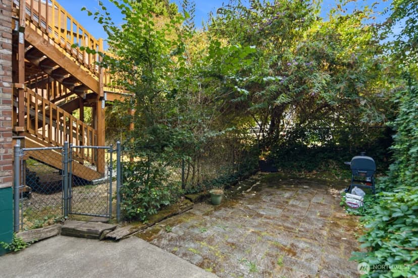 Property photo for 426 11th Avenue E, Seattle photo 6