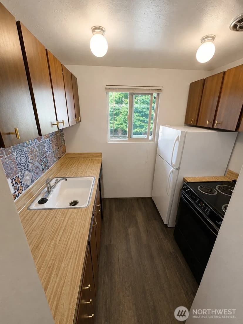 Property photo for 426 11th Avenue E, Seattle photo 4