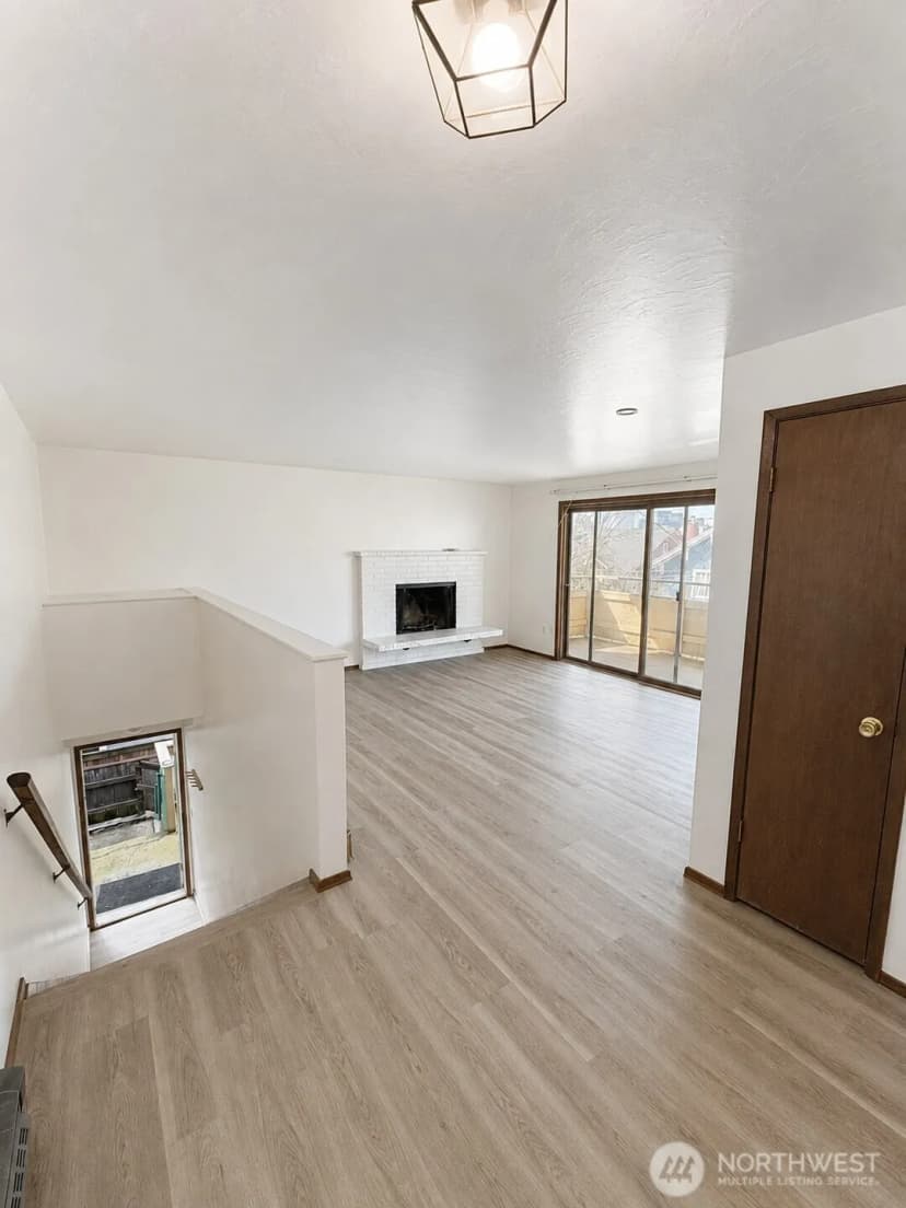 Property photo for 426 11th Avenue E, Seattle photo 3