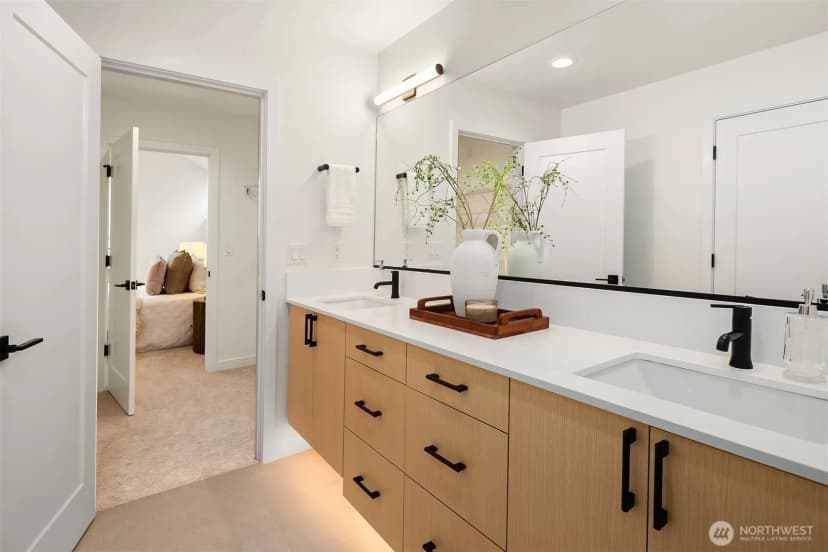 Property photo for 7018 8th Avenue Ne, Seattle photo 12