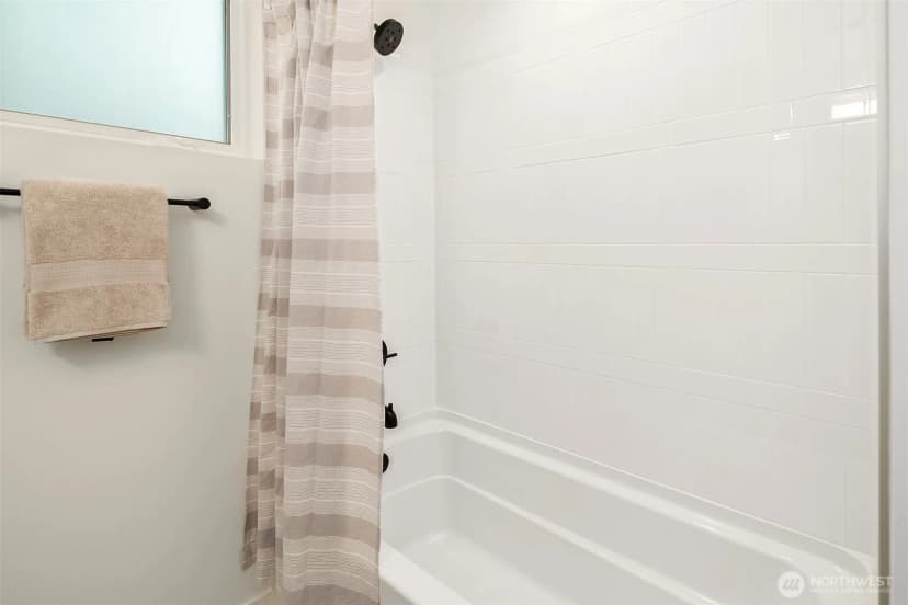 Property photo for 7018 8th Avenue Ne, Seattle photo 22