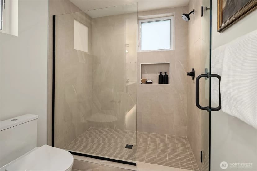 Property photo for 7018 8th Avenue Ne, Seattle photo 14