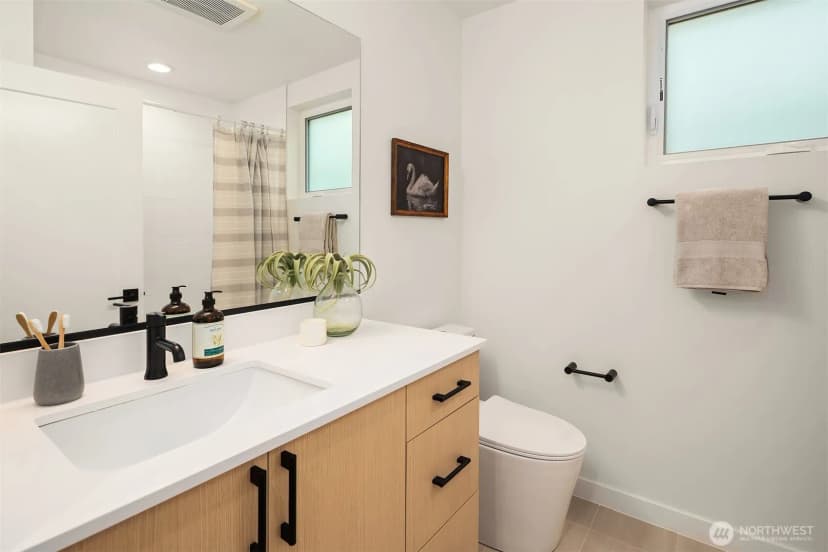 Property photo for 7018 8th Avenue Ne, Seattle photo 21