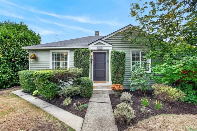 Property photo for 3826 Belvidere Avenue Sw, Seattle