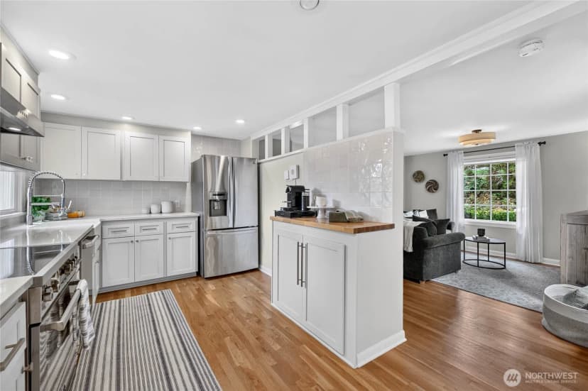 Property photo for 3826 Belvidere Avenue Sw, Seattle photo 8
