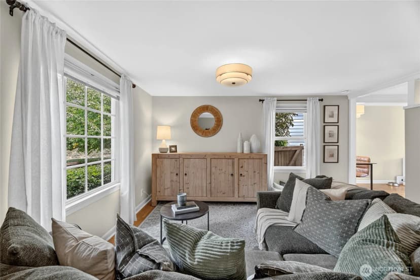 Property photo for 3826 Belvidere Avenue Sw, Seattle photo 4