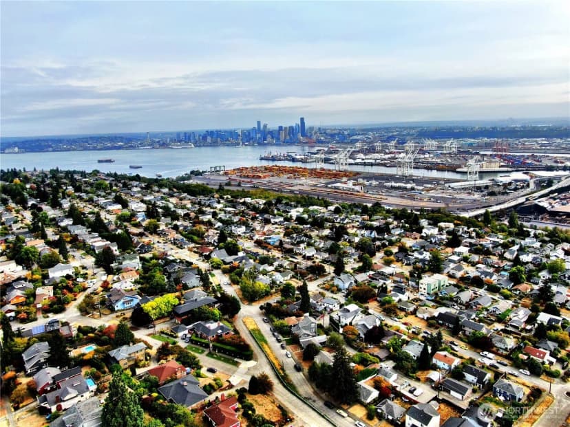 Property photo for 3826 Belvidere Avenue Sw, Seattle photo 24