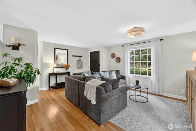 Property photo for 3826 Belvidere Avenue Sw, Seattle photo 5