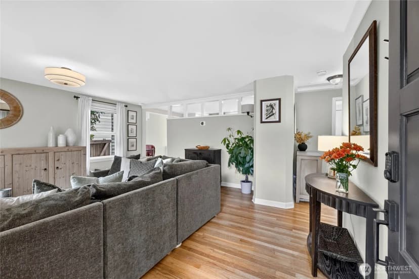 Property photo for 3826 Belvidere Avenue Sw, Seattle photo 3