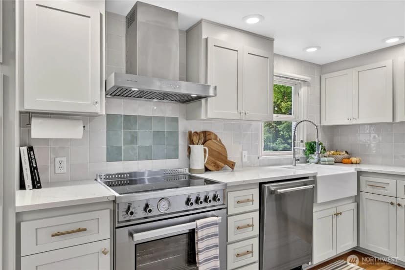 Property photo for 3826 Belvidere Avenue Sw, Seattle photo 6