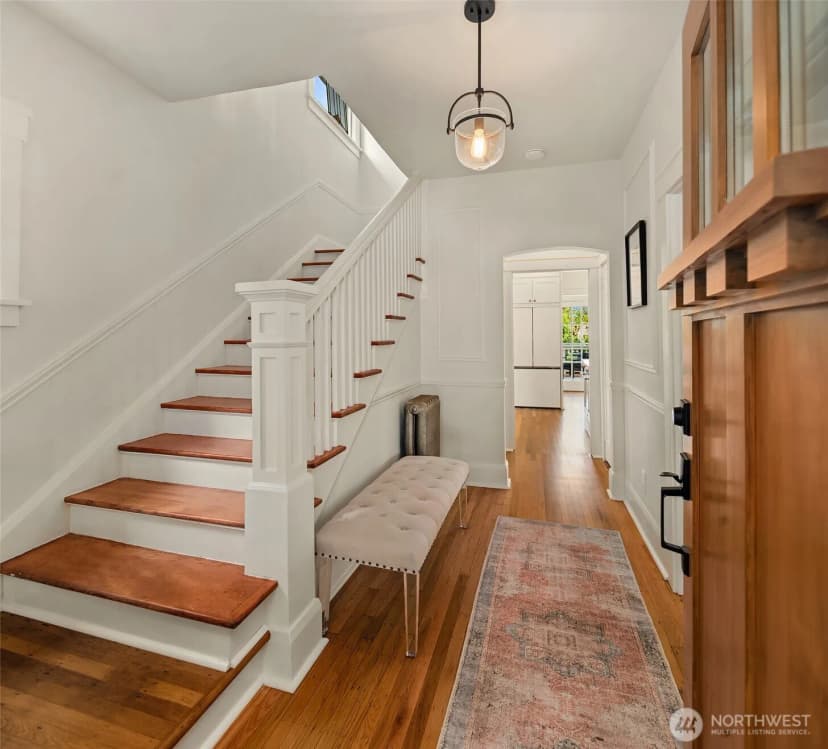 Property photo for 2332 33rd Avenue S, Seattle photo 4