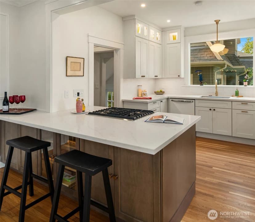 Property photo for 2332 33rd Avenue S, Seattle photo 12