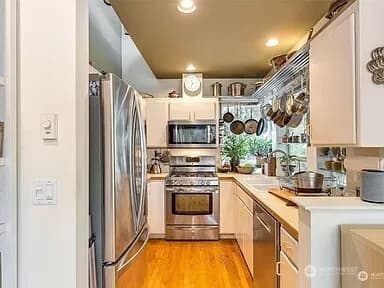 Property photo for 3661 Albion Place N #2, Seattle photo 4