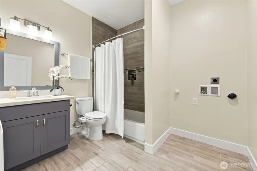 Property photo for 3301 17th Avenue S, Seattle photo 14