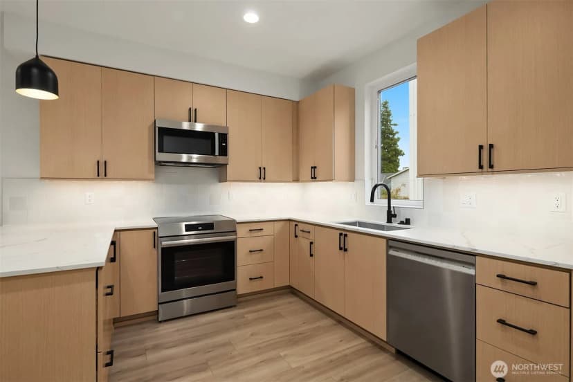 Property photo for 805 Ne 71st Street, Seattle photo 2