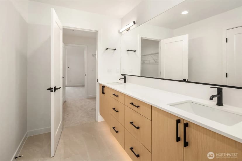 Property photo for 805 Ne 71st Street, Seattle photo 17