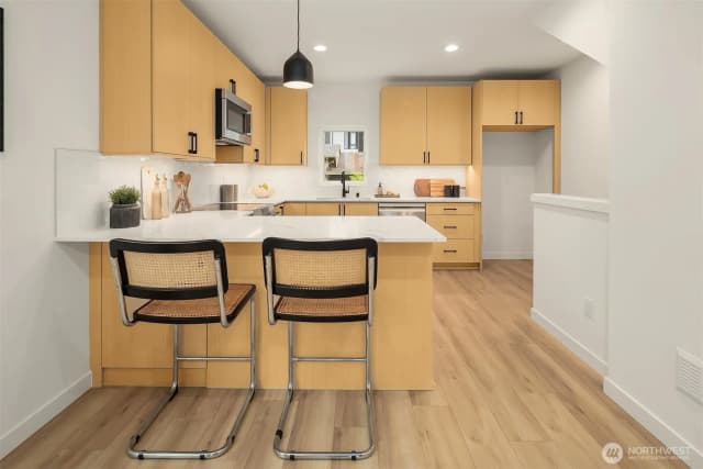 Property photo for 805 Ne 71st Street, Seattle photo 4