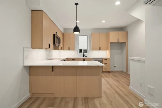 Property photo for 805 Ne 71st Street, Seattle photo 3