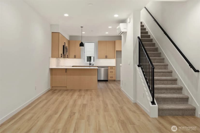 Property photo for 805 Ne 71st Street, Seattle photo 9