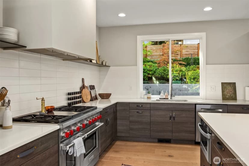 Property photo for 5751 36th Avenue Ne, Seattle photo 11
