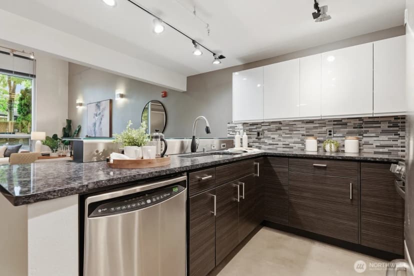 Property photo for 3104 Western Avenue #104, Seattle photo 8