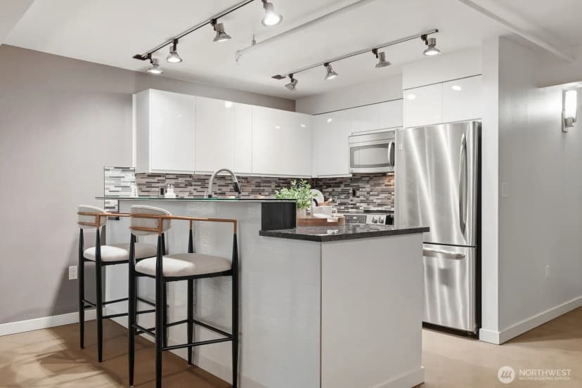 Property photo for 3104 Western Avenue #104, Seattle photo 7