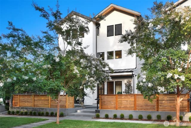 Property photo for 2010 Mcgilvra Boulevard E, Seattle