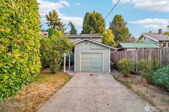 Property photo for 811 Ne 57th Street, Seattle photo 2