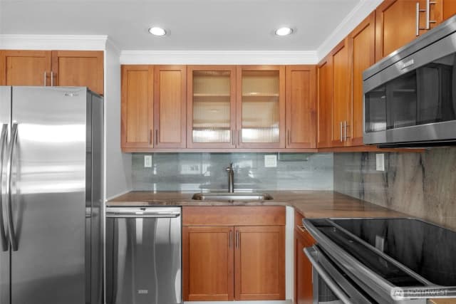 Property photo for 6533 Seaview Avenue Nw #710a, Seattle photo 4