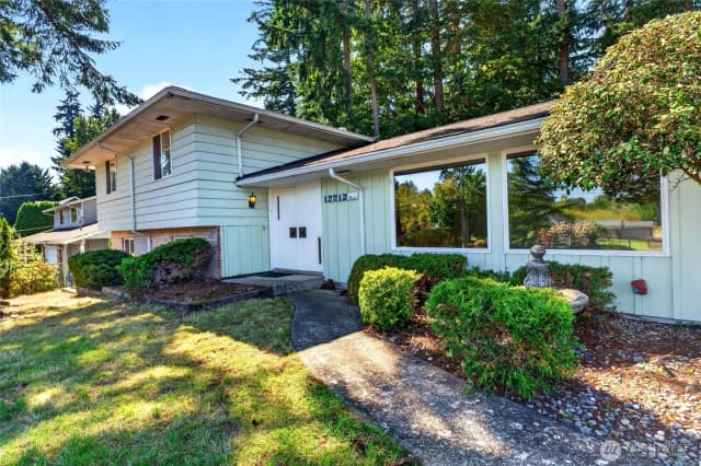 Property photo for 12212 47th Avenue E, Tacoma photo 3