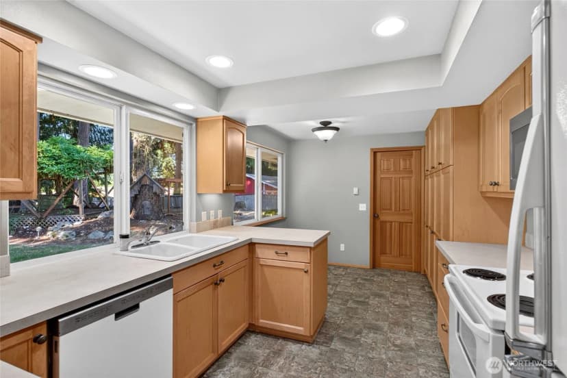 Property photo for 12212 47th Avenue E, Tacoma photo 6
