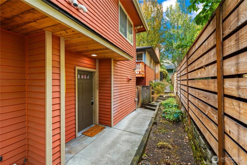 Property photo for 2008 Se 15th Ave South, Seattle