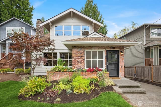 Property photo for 2534 Ne 94th Street, Seattle